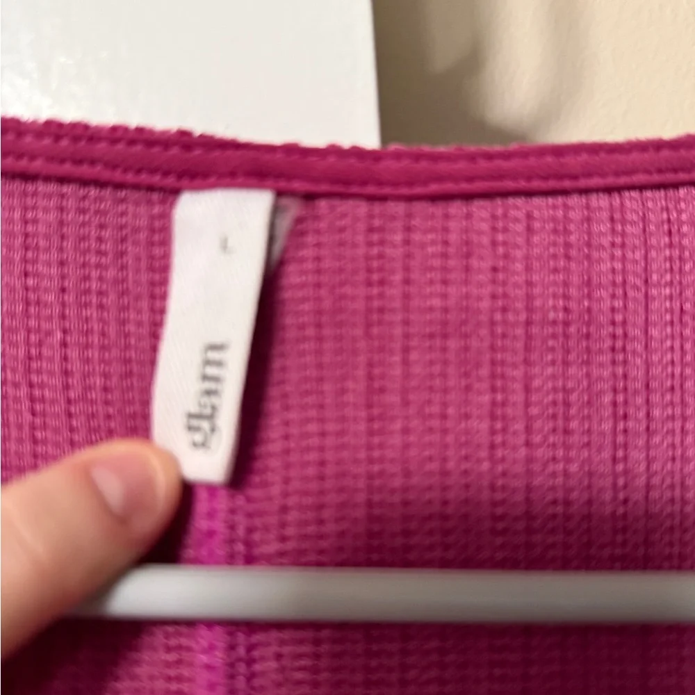 Pink Ribbed V-Neck Sweater - Picture 2 of 2